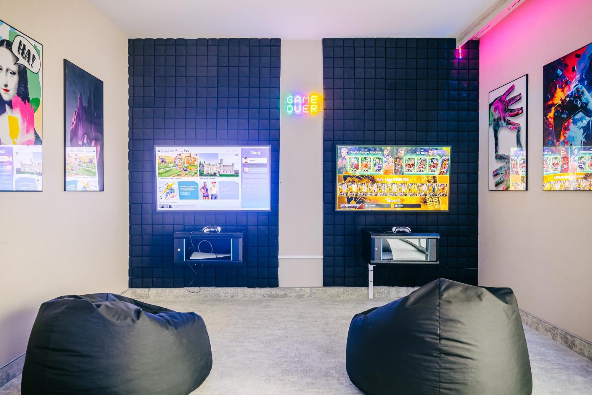 Platinum Mountain Hotel&Spa Szklarska Poreba Dış mekan fotoğraf The gaming room at the YouTube Space LA